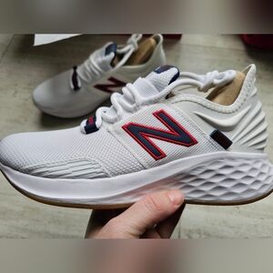 Brand new women's fresh foam roav sneakers